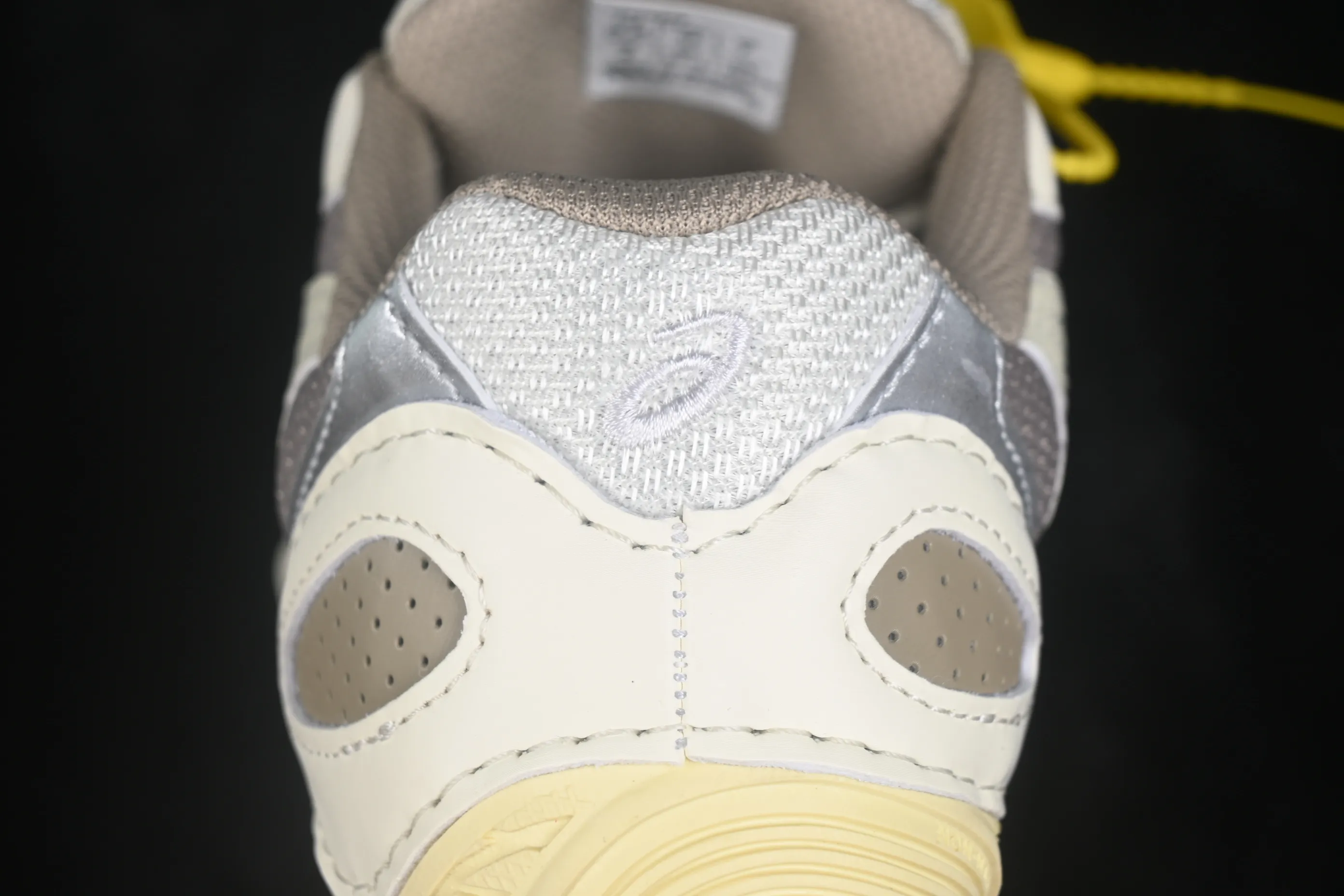 All categories Asics Asics series Asics Hypersync W version Asics Hypersync fashion retro breathable lightweight thin-soled moral training shoes 1203A879-250